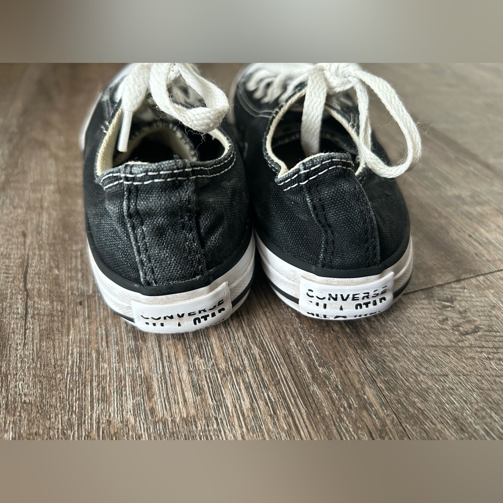 🌸 $10 SALE 🌸 Converse Kids Black Sneakers - Picture 5 of 12